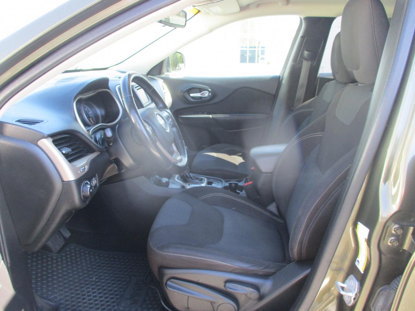 2016 GREEN Jeep Cherokee Latitude 4WD (1C4PJMCB4GW) with an 2.4L L4 DOHC 16V engine, 9A transmission, located at 540a Delsea Drive, Sewell, NJ, 08080, (987) 867-5309, 39.752560, -75.111206- Photo#13