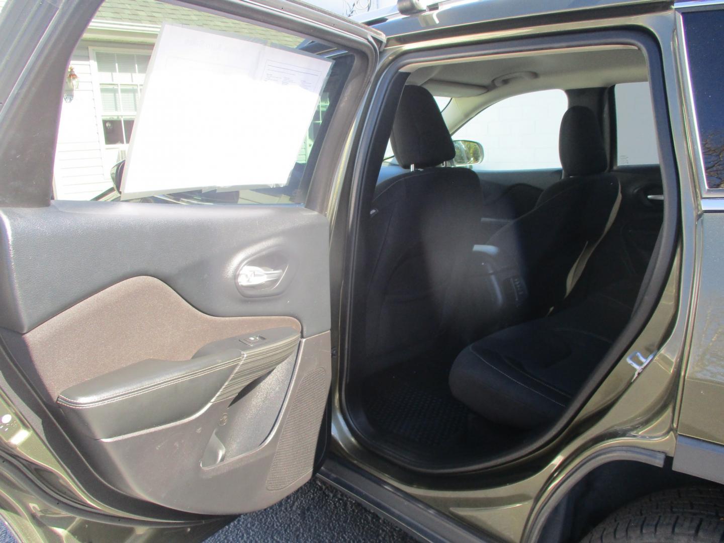 2016 GREEN Jeep Cherokee Latitude 4WD (1C4PJMCB4GW) with an 2.4L L4 DOHC 16V engine, 9A transmission, located at 540a Delsea Drive, Sewell, NJ, 08080, (987) 867-5309, 39.752560, -75.111206- Photo#14