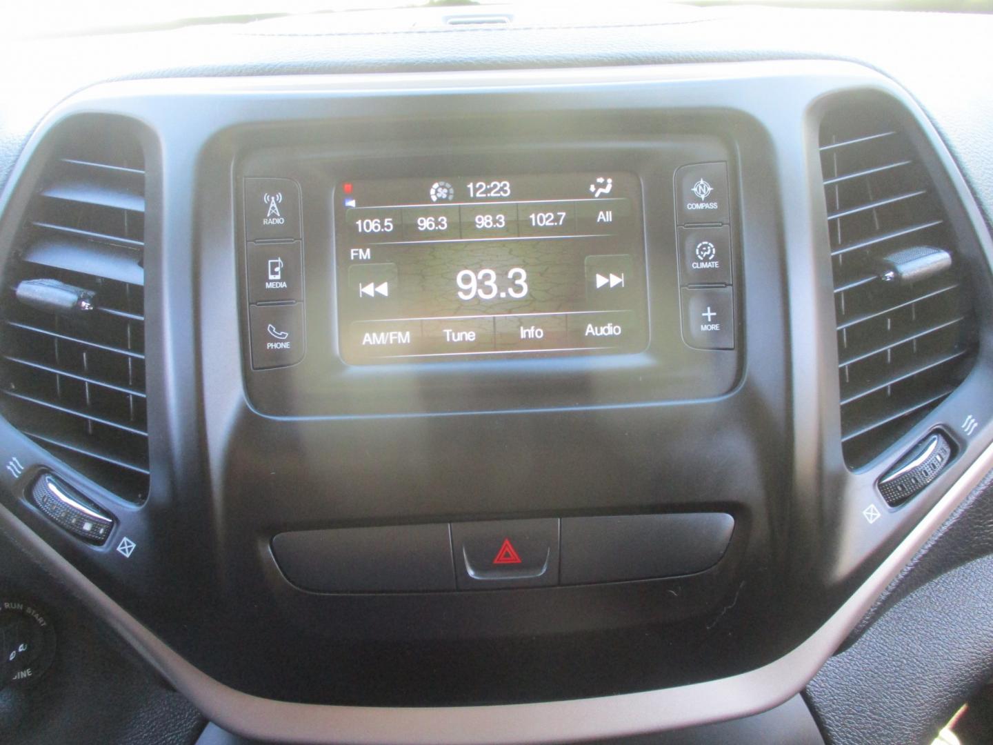 2016 GREEN Jeep Cherokee Latitude 4WD (1C4PJMCB4GW) with an 2.4L L4 DOHC 16V engine, 9A transmission, located at 540a Delsea Drive, Sewell, NJ, 08080, (987) 867-5309, 39.752560, -75.111206- Photo#21