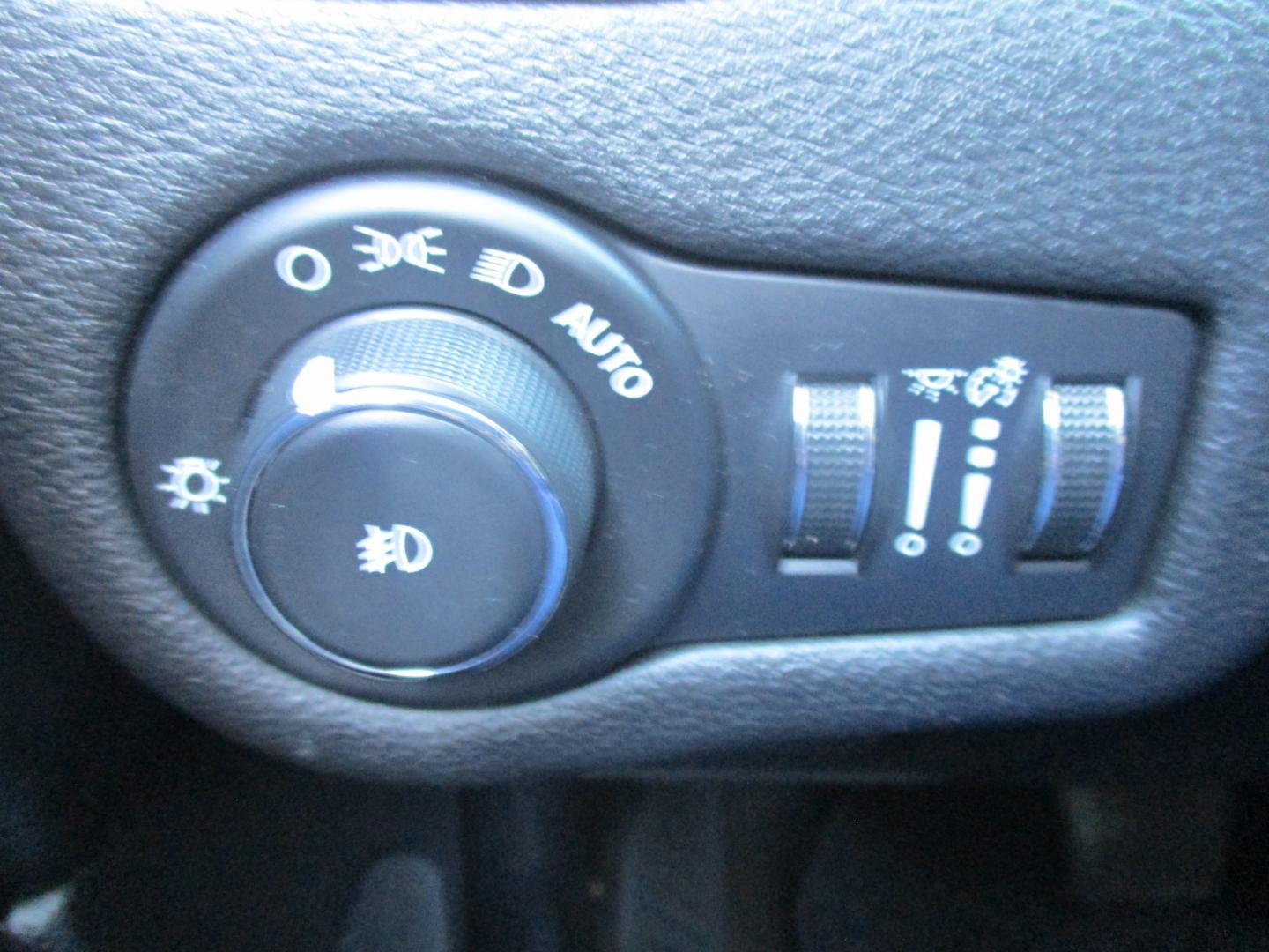 2016 GREEN Jeep Cherokee Latitude 4WD (1C4PJMCB4GW) with an 2.4L L4 DOHC 16V engine, 9A transmission, located at 540a Delsea Drive, Sewell, NJ, 08080, (987) 867-5309, 39.752560, -75.111206- Photo#24