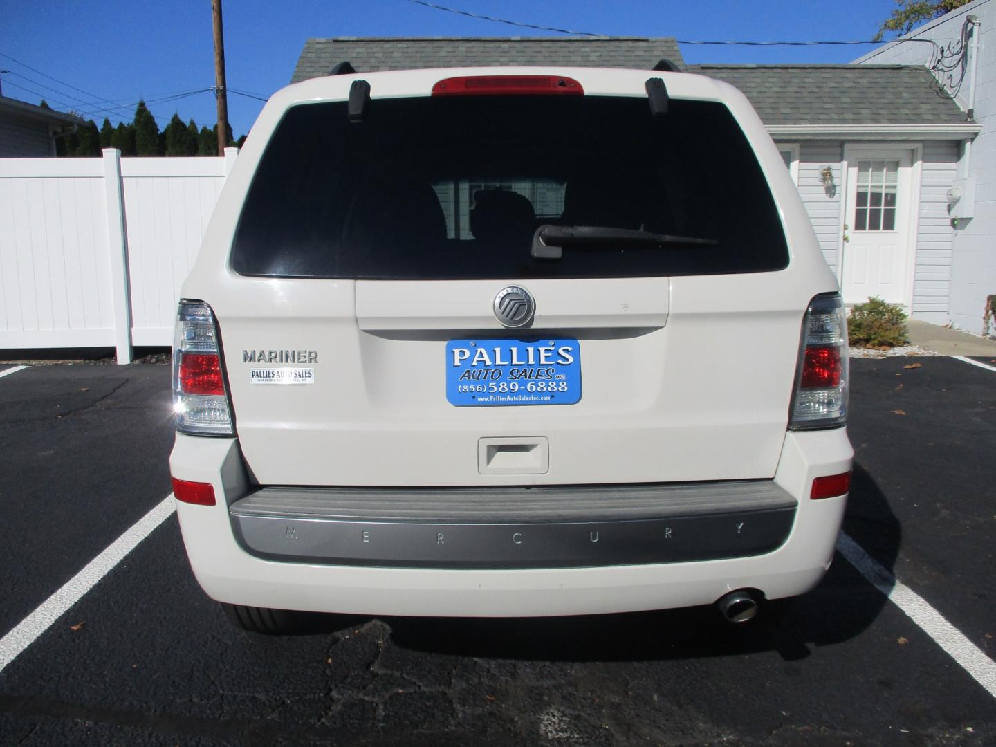 2010 WHITE Mercury Mariner I4 2WD (4M2CN8B77AK) with an 2.5L L4 DOHC 16V engine, 6A transmission, located at 540a Delsea Drive, Sewell, NJ, 08080, (987) 867-5309, 39.752560, -75.111206- Photo#3