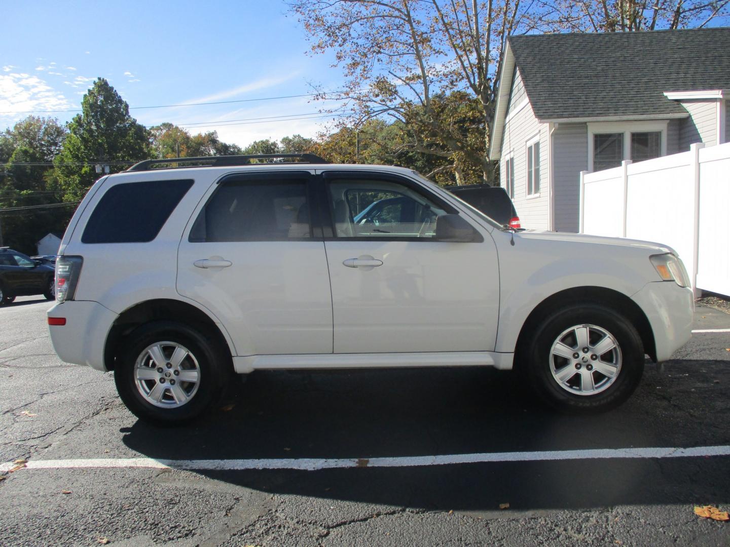 2010 WHITE Mercury Mariner I4 2WD (4M2CN8B77AK) with an 2.5L L4 DOHC 16V engine, 6A transmission, located at 540a Delsea Drive, Sewell, NJ, 08080, (987) 867-5309, 39.752560, -75.111206- Photo#6