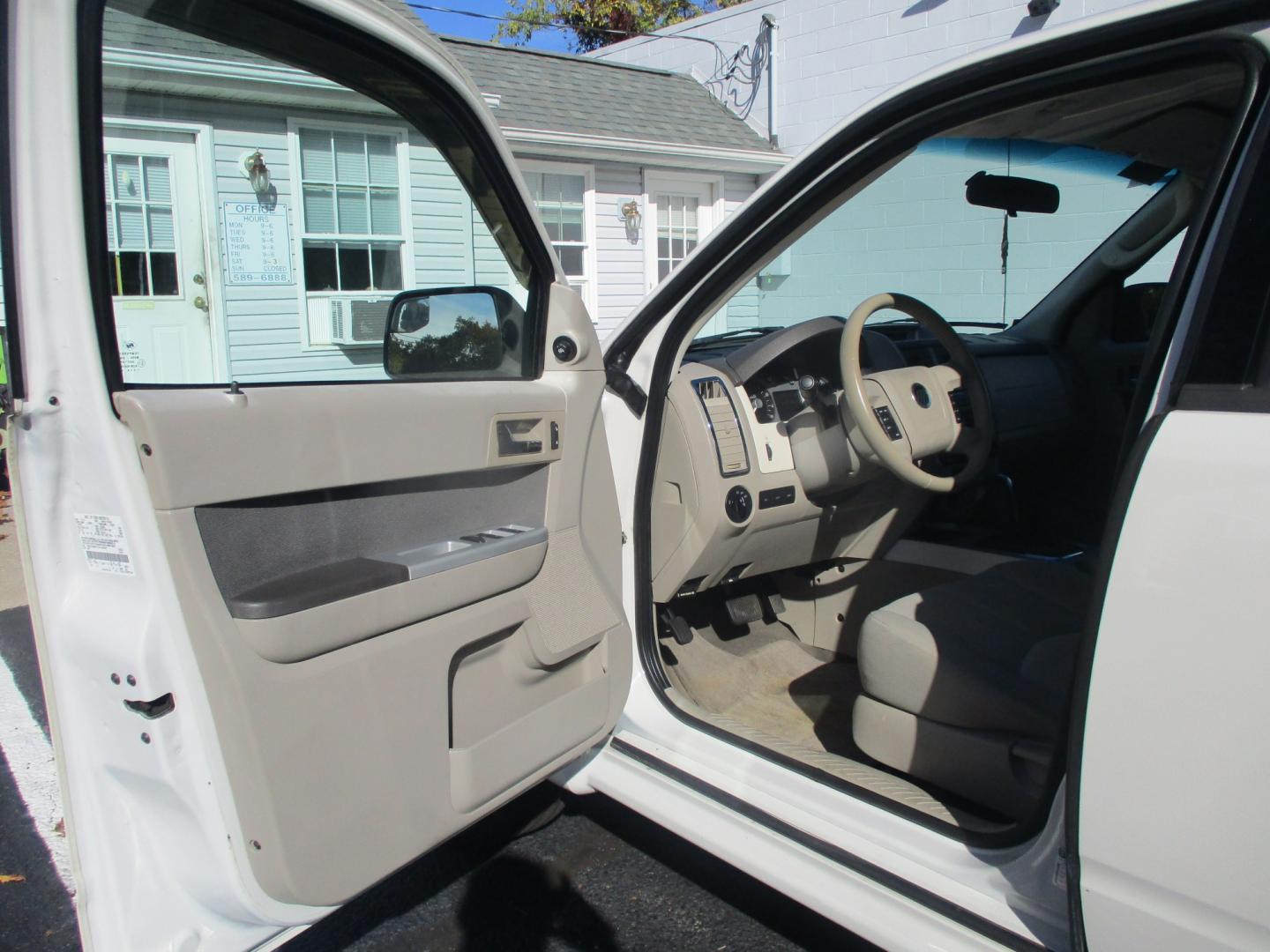 2010 WHITE Mercury Mariner I4 2WD (4M2CN8B77AK) with an 2.5L L4 DOHC 16V engine, 6A transmission, located at 540a Delsea Drive, Sewell, NJ, 08080, (987) 867-5309, 39.752560, -75.111206- Photo#9