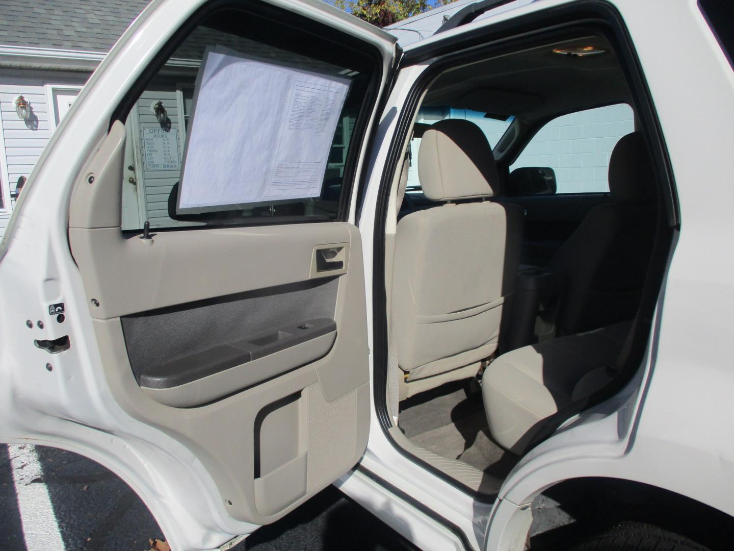 2010 WHITE Mercury Mariner I4 2WD (4M2CN8B77AK) with an 2.5L L4 DOHC 16V engine, 6A transmission, located at 540a Delsea Drive, Sewell, NJ, 08080, (987) 867-5309, 39.752560, -75.111206- Photo#12