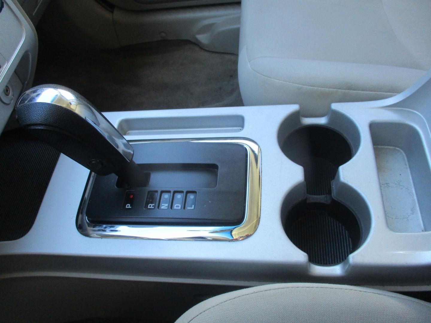 2010 WHITE Mercury Mariner I4 2WD (4M2CN8B77AK) with an 2.5L L4 DOHC 16V engine, 6A transmission, located at 540a Delsea Drive, Sewell, NJ, 08080, (987) 867-5309, 39.752560, -75.111206- Photo#20