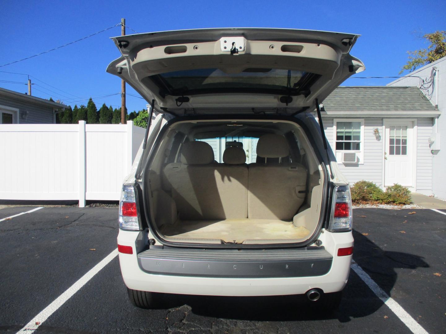 2010 WHITE Mercury Mariner I4 2WD (4M2CN8B77AK) with an 2.5L L4 DOHC 16V engine, 6A transmission, located at 540a Delsea Drive, Sewell, NJ, 08080, (987) 867-5309, 39.752560, -75.111206- Photo#23