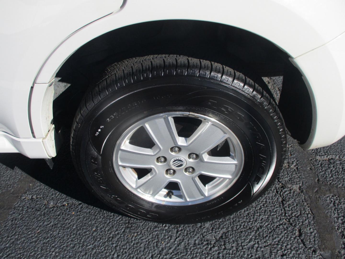 2010 WHITE Mercury Mariner I4 2WD (4M2CN8B77AK) with an 2.5L L4 DOHC 16V engine, 6A transmission, located at 540a Delsea Drive, Sewell, NJ, 08080, (987) 867-5309, 39.752560, -75.111206- Photo#24