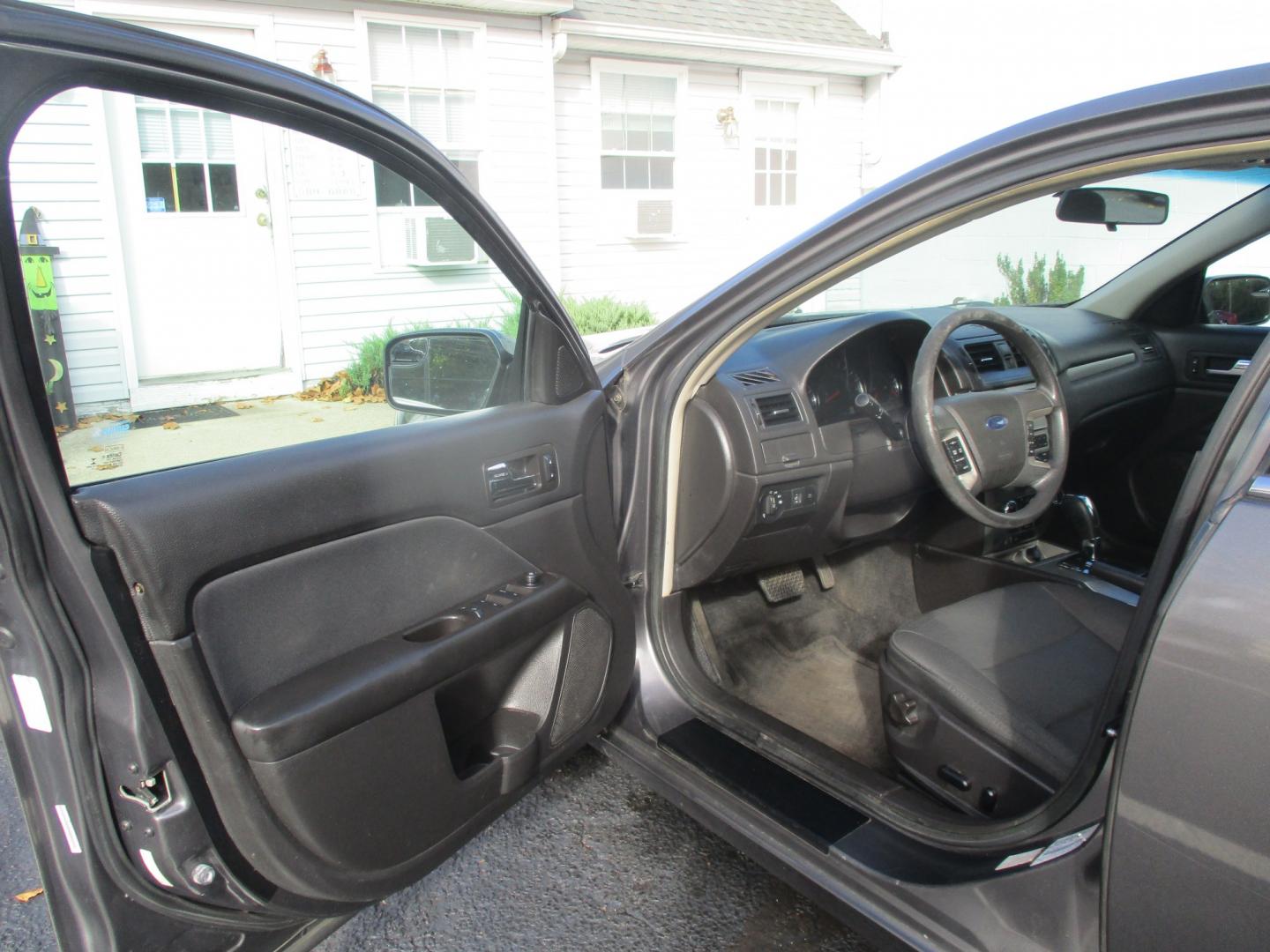 2012 GRAY Ford Fusion SE (3FAHP0HA4CR) with an 2.5L L4 DOHC 16V engine, located at 540a Delsea Drive, Sewell, NJ, 08080, (987) 867-5309, 39.752560, -75.111206- Photo#9