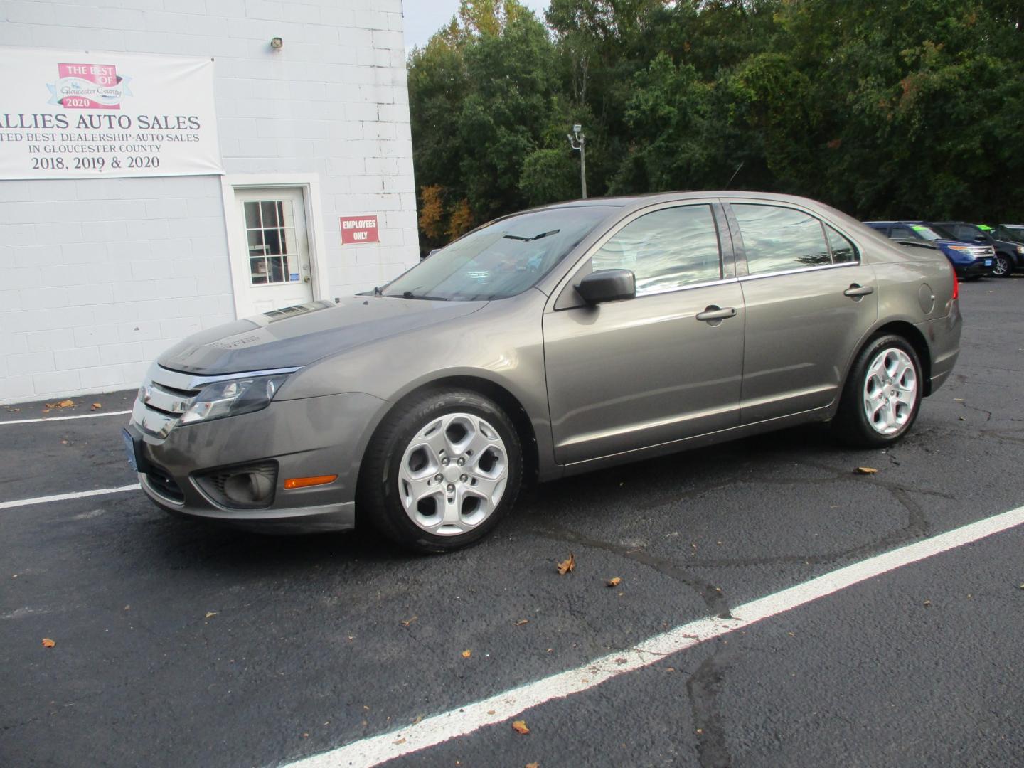 2011 GRAY Ford Fusion I4 SE (3FAHP0HA9BR) with an 2.5L L4 DOHC 16V engine, located at 540a Delsea Drive, Sewell, NJ, 08080, (987) 867-5309, 39.752560, -75.111206- Photo#1
