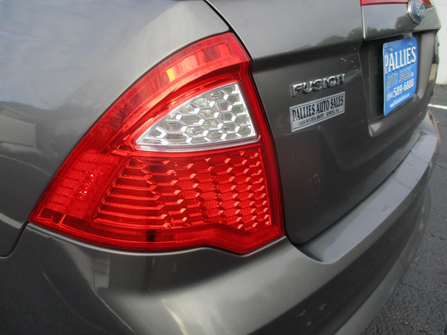 2011 GRAY Ford Fusion I4 SE (3FAHP0HA9BR) with an 2.5L L4 DOHC 16V engine, located at 540a Delsea Drive, Sewell, NJ, 08080, (987) 867-5309, 39.752560, -75.111206- Photo#4