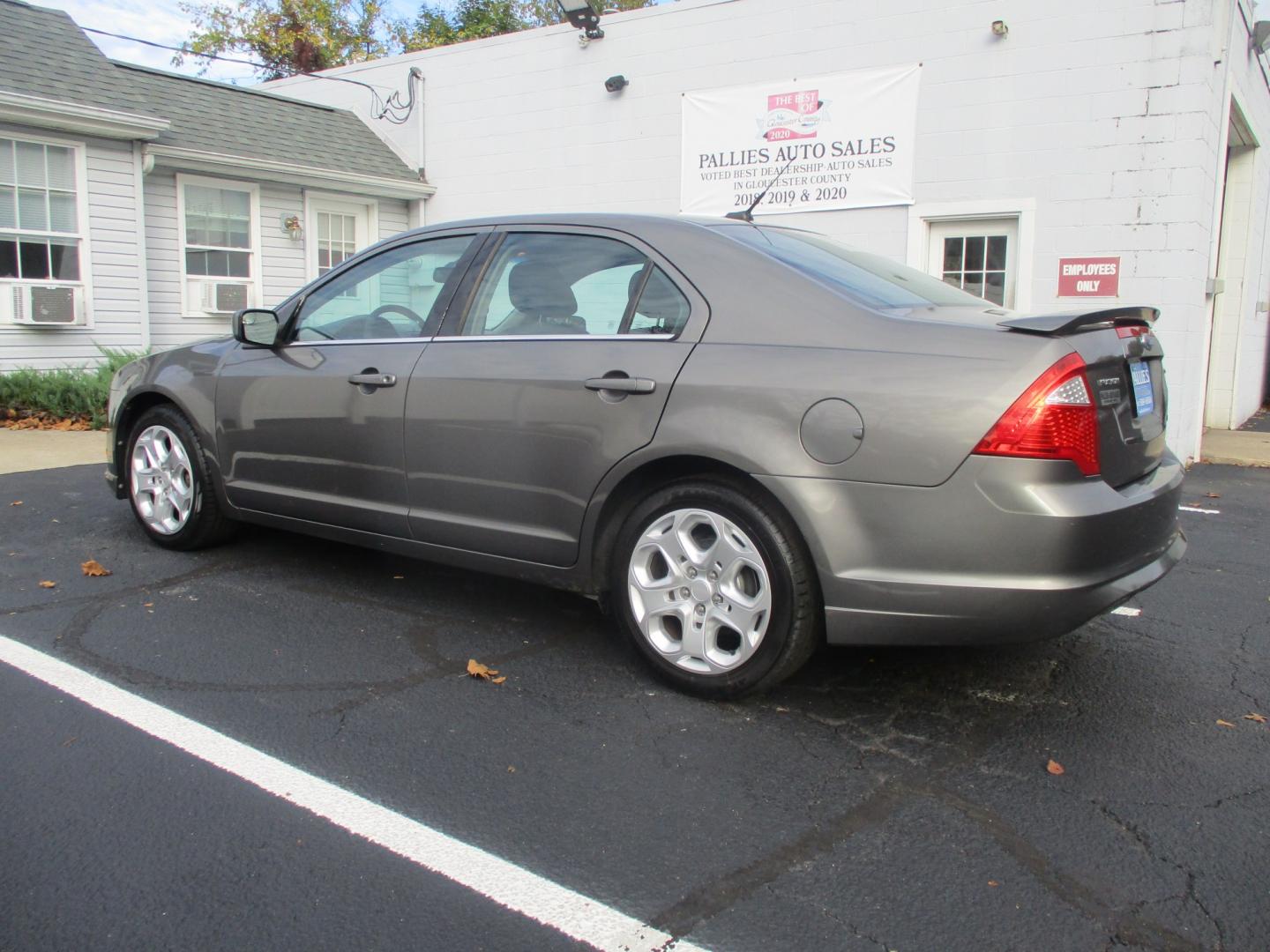 2011 GRAY Ford Fusion I4 SE (3FAHP0HA9BR) with an 2.5L L4 DOHC 16V engine, located at 540a Delsea Drive, Sewell, NJ, 08080, (987) 867-5309, 39.752560, -75.111206- Photo#3