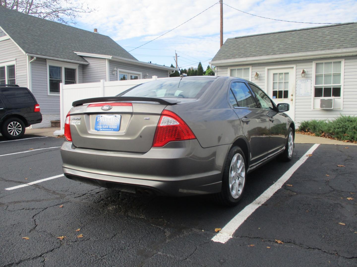 2011 GRAY Ford Fusion I4 SE (3FAHP0HA9BR) with an 2.5L L4 DOHC 16V engine, located at 540a Delsea Drive, Sewell, NJ, 08080, (987) 867-5309, 39.752560, -75.111206- Photo#8