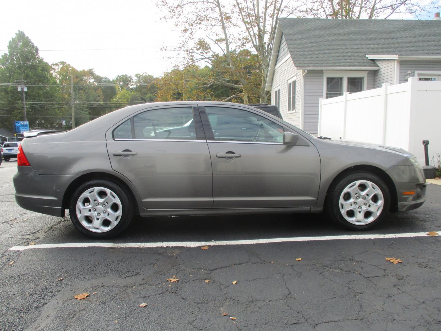 2011 GRAY Ford Fusion I4 SE (3FAHP0HA9BR) with an 2.5L L4 DOHC 16V engine, located at 540a Delsea Drive, Sewell, NJ, 08080, (987) 867-5309, 39.752560, -75.111206- Photo#9