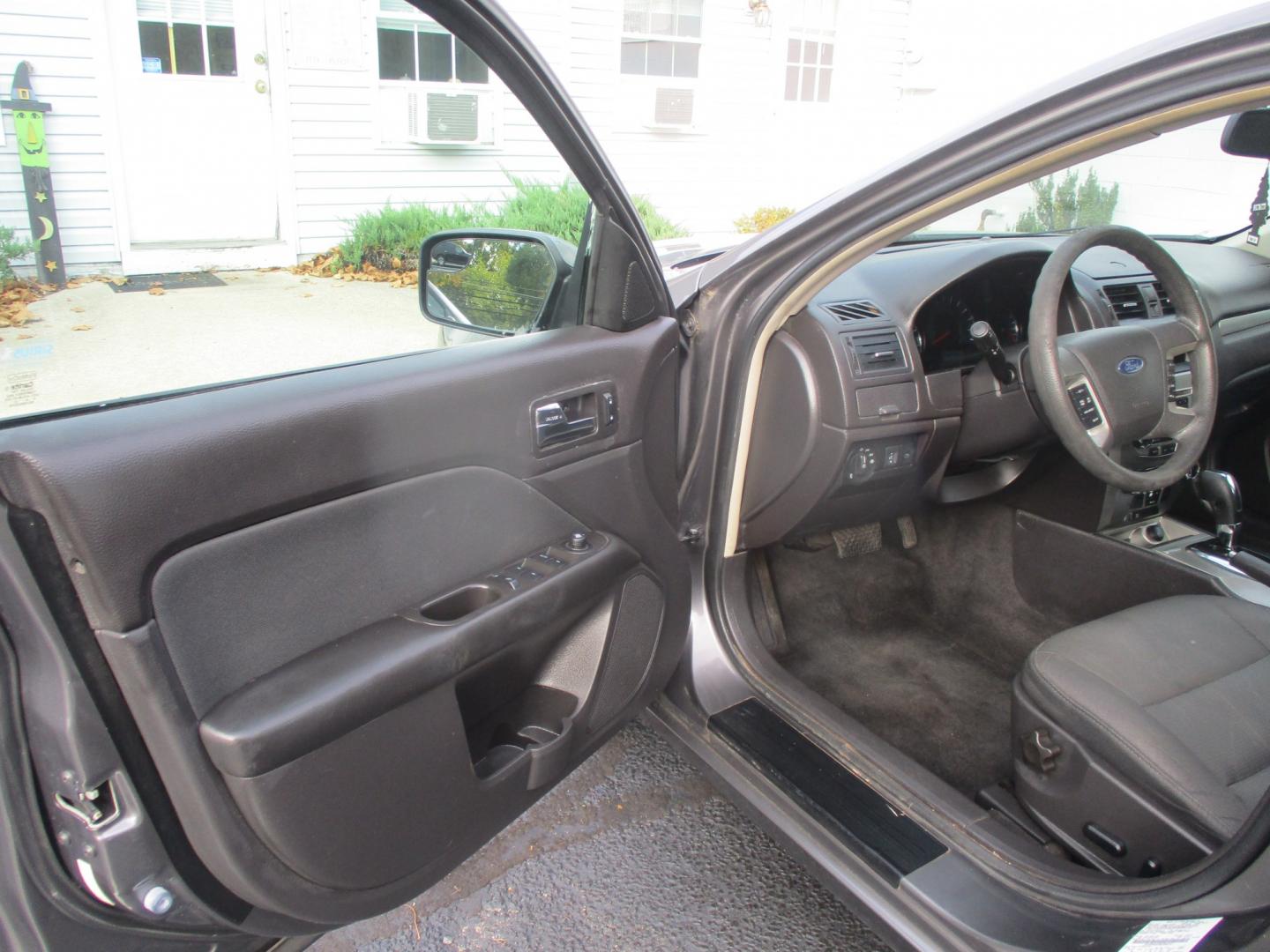 2011 GRAY Ford Fusion I4 SE (3FAHP0HA9BR) with an 2.5L L4 DOHC 16V engine, located at 540a Delsea Drive, Sewell, NJ, 08080, (987) 867-5309, 39.752560, -75.111206- Photo#14