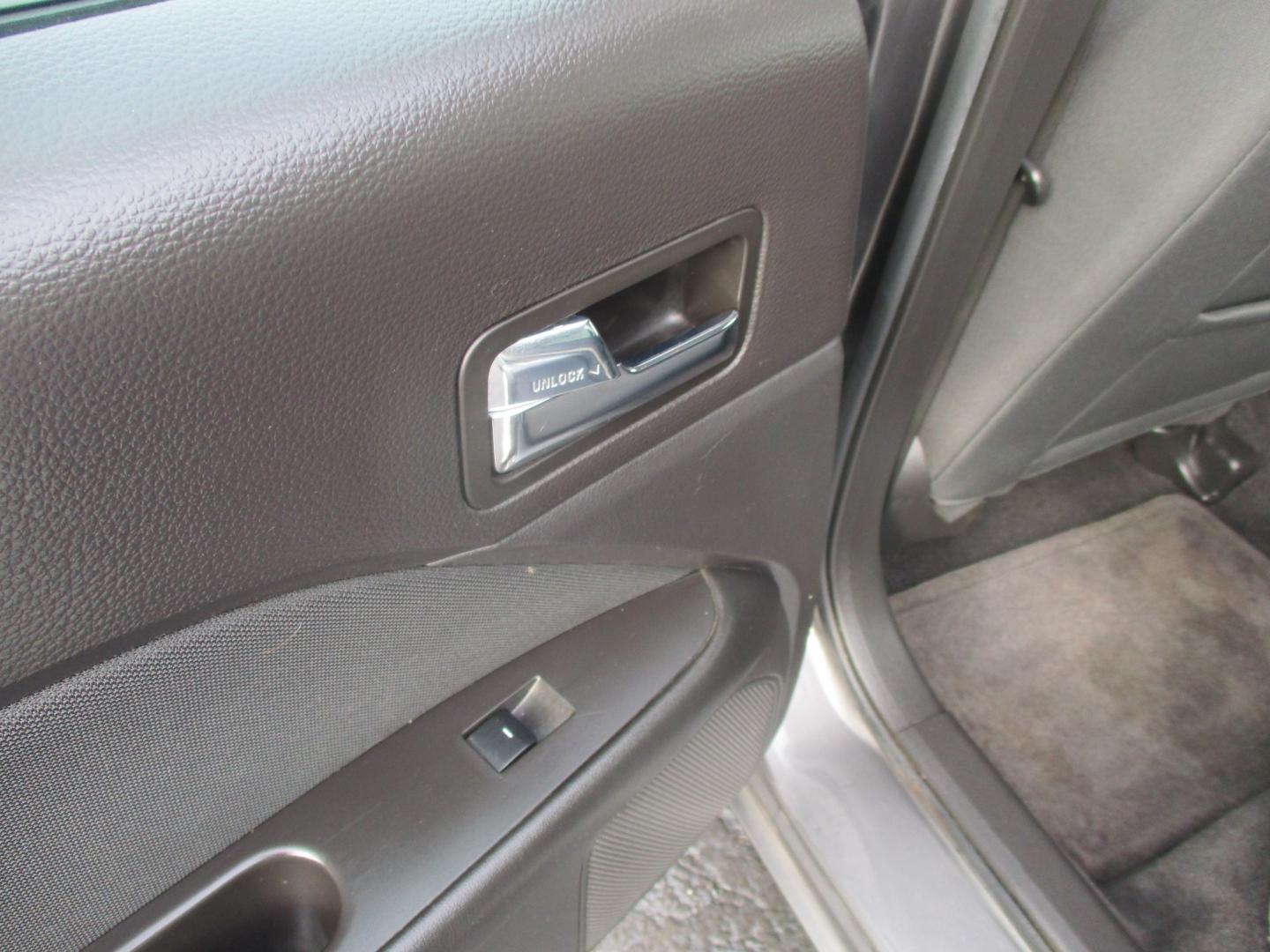 2011 GRAY Ford Fusion I4 SE (3FAHP0HA9BR) with an 2.5L L4 DOHC 16V engine, located at 540a Delsea Drive, Sewell, NJ, 08080, (987) 867-5309, 39.752560, -75.111206- Photo#18