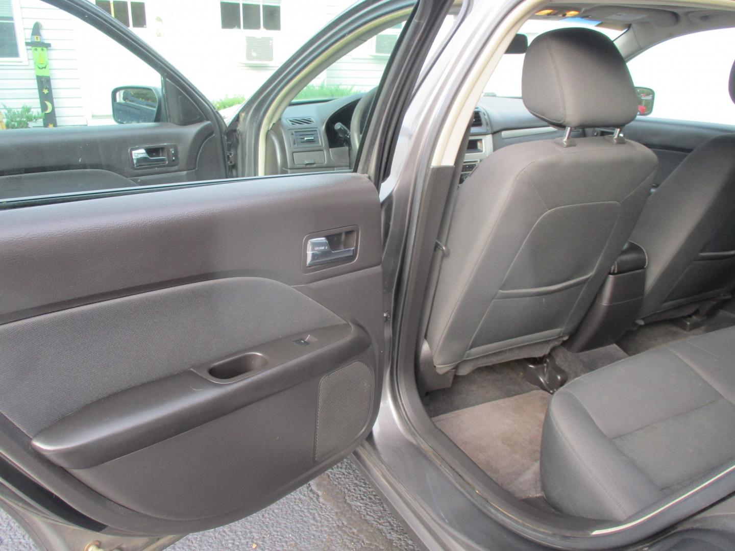 2011 GRAY Ford Fusion I4 SE (3FAHP0HA9BR) with an 2.5L L4 DOHC 16V engine, located at 540a Delsea Drive, Sewell, NJ, 08080, (987) 867-5309, 39.752560, -75.111206- Photo#17