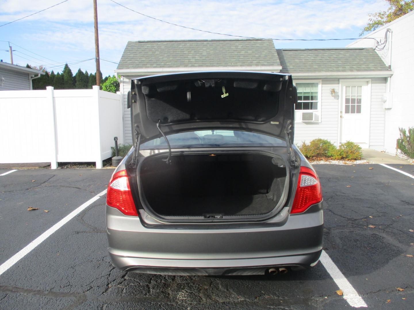 2011 GRAY Ford Fusion I4 SE (3FAHP0HA9BR) with an 2.5L L4 DOHC 16V engine, located at 540a Delsea Drive, Sewell, NJ, 08080, (987) 867-5309, 39.752560, -75.111206- Photo#27