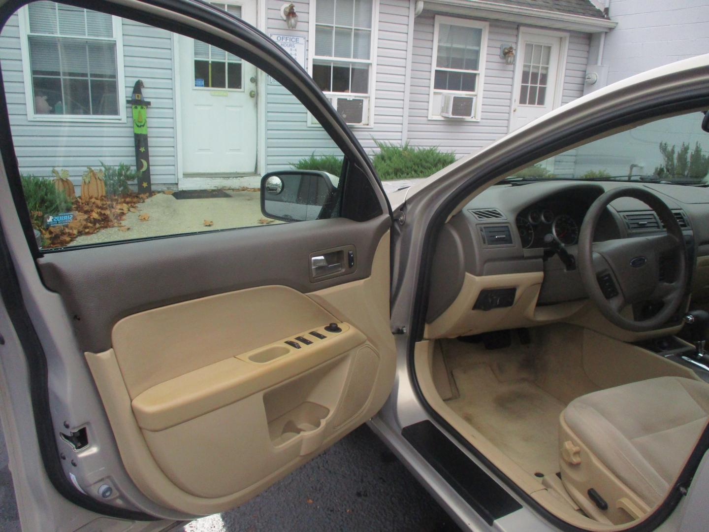 2009 GOLD Ford Fusion V6 SE (3FAHP07189R) with an 3.0L V6 DOHC 24V engine, located at 540a Delsea Drive, Sewell, NJ, 08080, (987) 867-5309, 39.752560, -75.111206- Photo#13