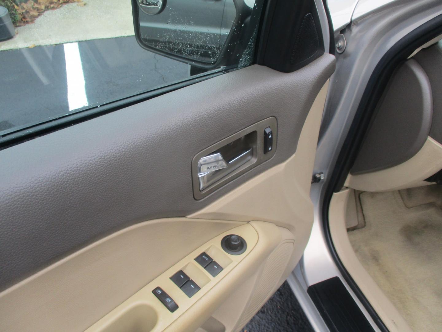 2009 GOLD Ford Fusion V6 SE (3FAHP07189R) with an 3.0L V6 DOHC 24V engine, located at 540a Delsea Drive, Sewell, NJ, 08080, (987) 867-5309, 39.752560, -75.111206- Photo#14