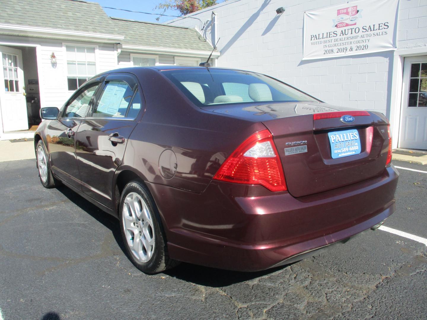 2011 RED Ford Fusion I4 SE (3FAHP0HA5BR) with an 2.5L L4 DOHC 16V engine, located at 540a Delsea Drive, Sewell, NJ, 08080, (987) 867-5309, 39.752560, -75.111206- Photo#2