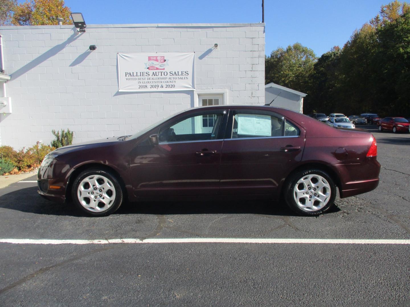2011 RED Ford Fusion I4 SE (3FAHP0HA5BR) with an 2.5L L4 DOHC 16V engine, located at 540a Delsea Drive, Sewell, NJ, 08080, (987) 867-5309, 39.752560, -75.111206- Photo#1