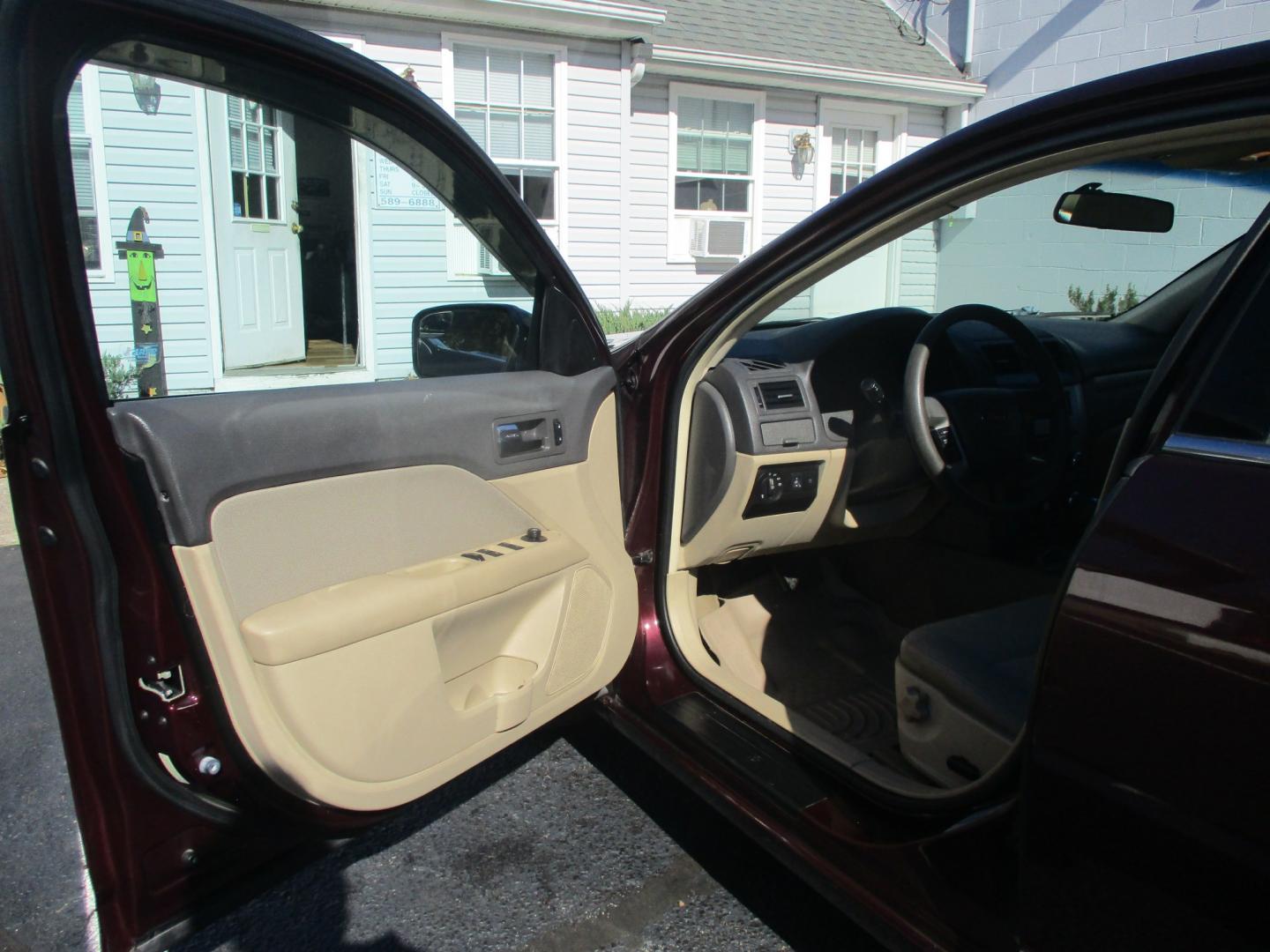 2011 RED Ford Fusion I4 SE (3FAHP0HA5BR) with an 2.5L L4 DOHC 16V engine, located at 540a Delsea Drive, Sewell, NJ, 08080, (987) 867-5309, 39.752560, -75.111206- Photo#8