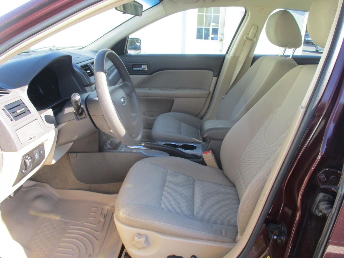 2011 RED Ford Fusion I4 SE (3FAHP0HA5BR) with an 2.5L L4 DOHC 16V engine, located at 540a Delsea Drive, Sewell, NJ, 08080, (987) 867-5309, 39.752560, -75.111206- Photo#10