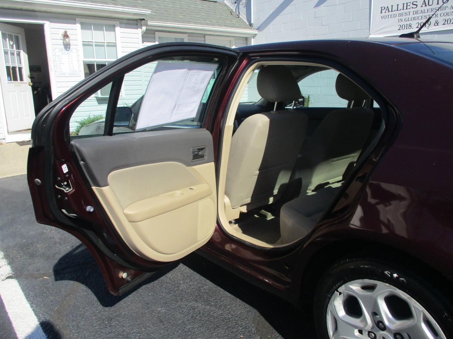 2011 RED Ford Fusion I4 SE (3FAHP0HA5BR) with an 2.5L L4 DOHC 16V engine, located at 540a Delsea Drive, Sewell, NJ, 08080, (987) 867-5309, 39.752560, -75.111206- Photo#11