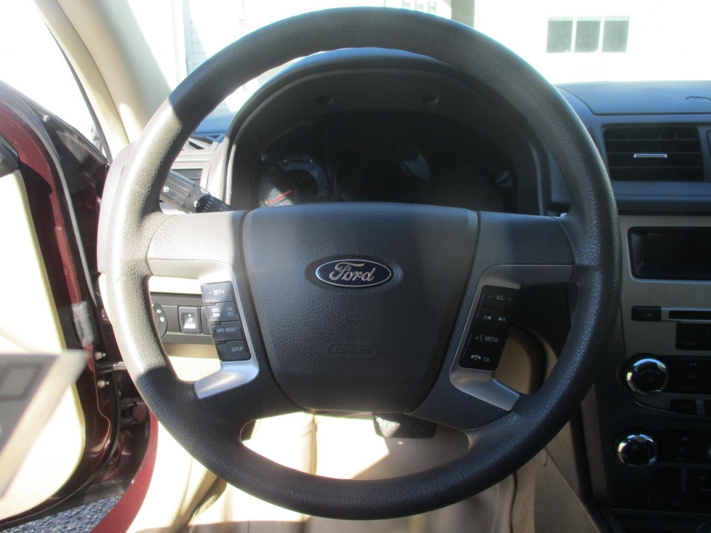 2011 RED Ford Fusion I4 SE (3FAHP0HA5BR) with an 2.5L L4 DOHC 16V engine, located at 540a Delsea Drive, Sewell, NJ, 08080, (987) 867-5309, 39.752560, -75.111206- Photo#14