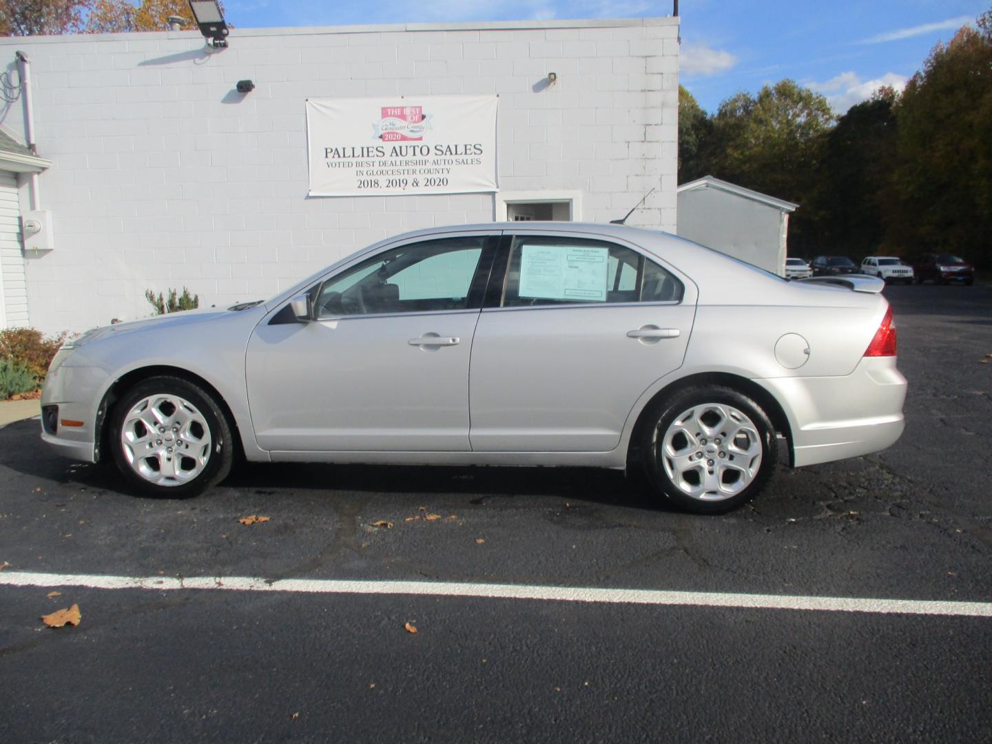 2010 SILVER Ford Fusion SE (3FAHP0HA7AR) with an 2.5L L4 DOHC 16V engine, located at 540a Delsea Drive, Sewell, NJ, 08080, (987) 867-5309, 39.752560, -75.111206- Photo#2