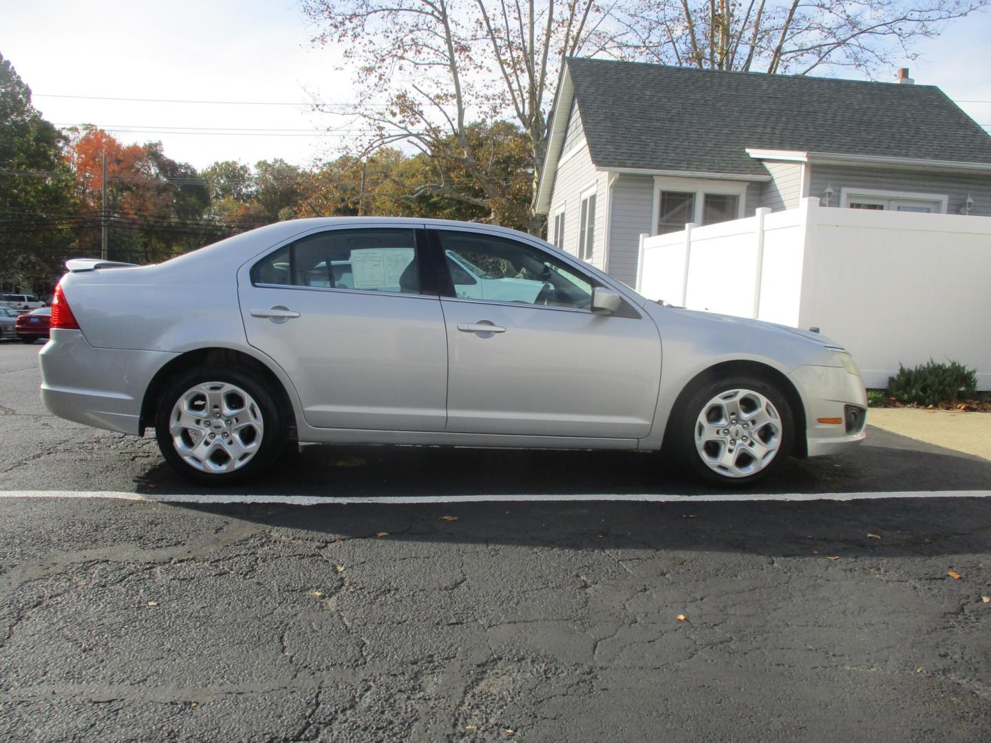 2010 SILVER Ford Fusion SE (3FAHP0HA7AR) with an 2.5L L4 DOHC 16V engine, located at 540a Delsea Drive, Sewell, NJ, 08080, (987) 867-5309, 39.752560, -75.111206- Photo#9