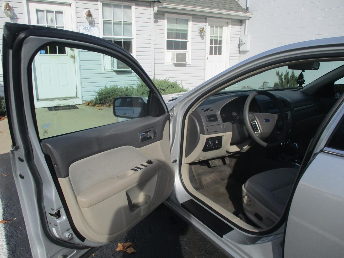 2010 SILVER Ford Fusion SE (3FAHP0HA7AR) with an 2.5L L4 DOHC 16V engine, located at 540a Delsea Drive, Sewell, NJ, 08080, (987) 867-5309, 39.752560, -75.111206- Photo#12
