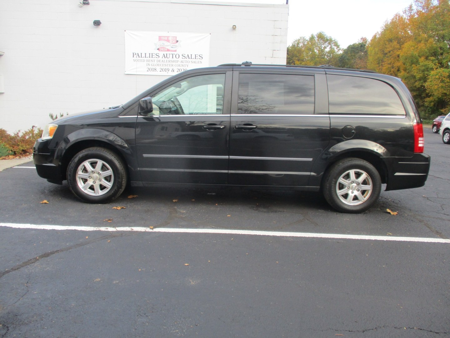 2009 BLACK Chrysler Town & Country Touring (2A8HR54159R) , 6A OD transmission, located at 540a Delsea Drive, Sewell, NJ, 08080, (987) 867-5309, 39.752560, -75.111206- Photo#2