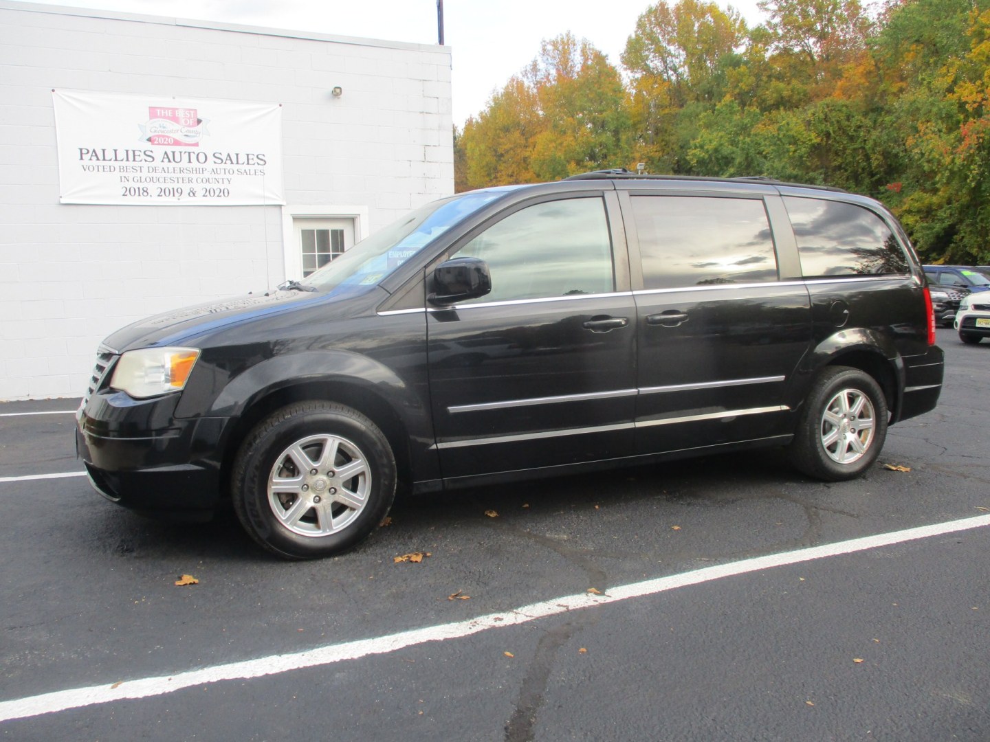 2009 BLACK Chrysler Town & Country Touring (2A8HR54159R) , 6A OD transmission, located at 540a Delsea Drive, Sewell, NJ, 08080, (987) 867-5309, 39.752560, -75.111206- Photo#1