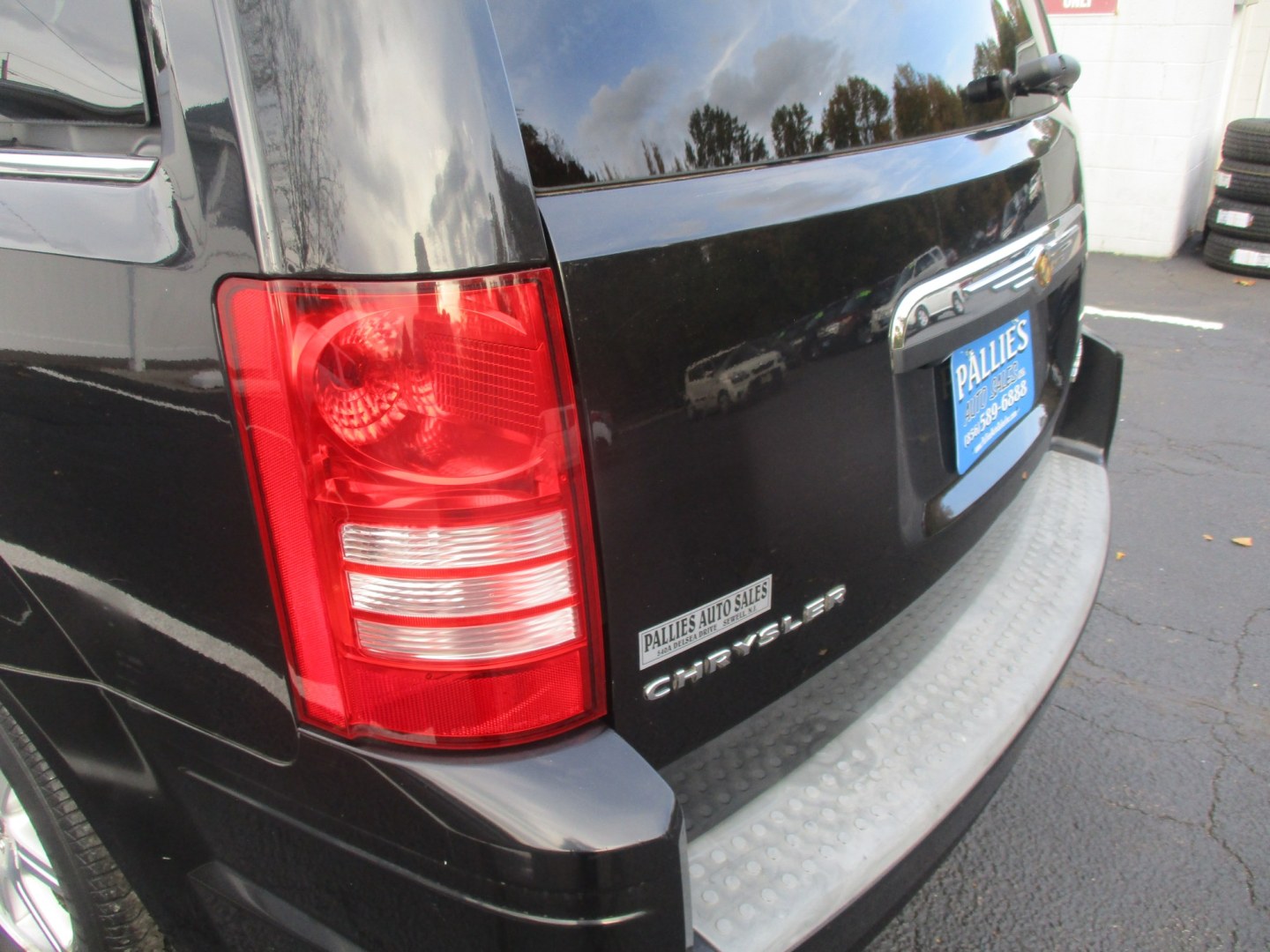 2009 BLACK Chrysler Town & Country Touring (2A8HR54159R) , 6A OD transmission, located at 540a Delsea Drive, Sewell, NJ, 08080, (987) 867-5309, 39.752560, -75.111206- Photo#4