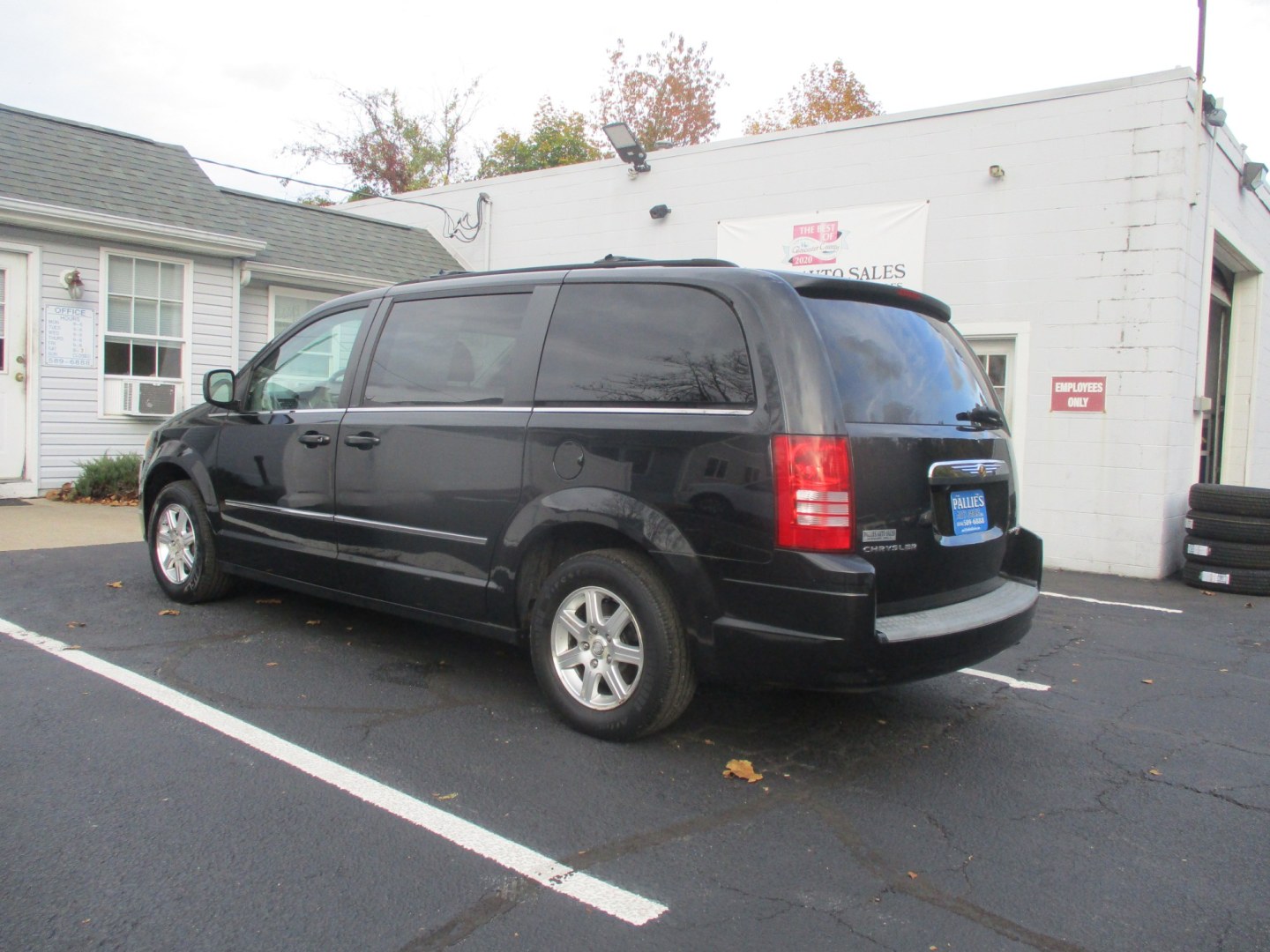2009 BLACK Chrysler Town & Country Touring (2A8HR54159R) , 6A OD transmission, located at 540a Delsea Drive, Sewell, NJ, 08080, (987) 867-5309, 39.752560, -75.111206- Photo#3