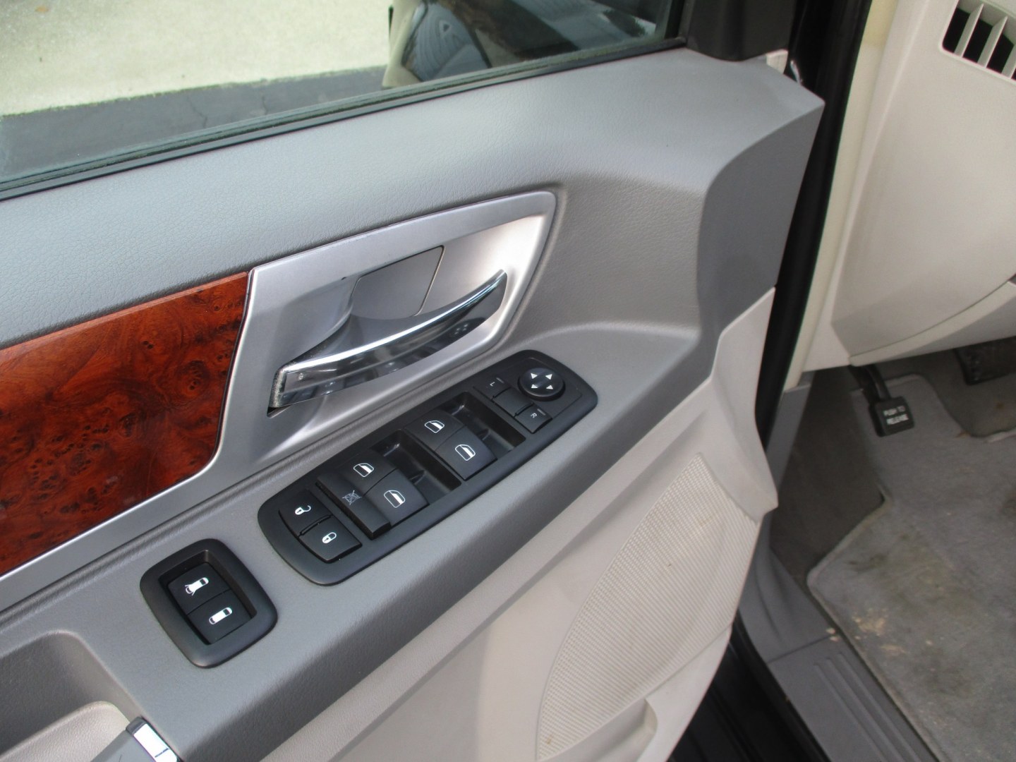 2009 BLACK Chrysler Town & Country Touring (2A8HR54159R) , 6A OD transmission, located at 540a Delsea Drive, Sewell, NJ, 08080, (987) 867-5309, 39.752560, -75.111206- Photo#15