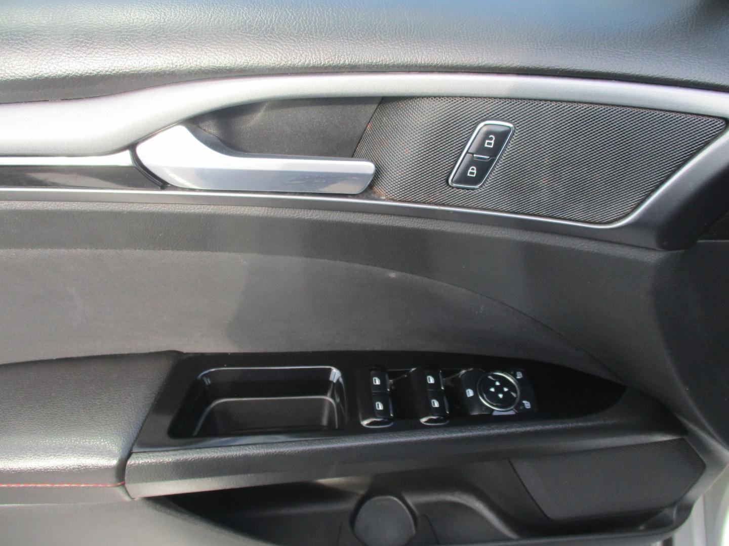 2015 SILVER Ford Fusion SE (3FA6P0H73FR) with an 2.5L L4 DOHC 16V engine, located at 540a Delsea Drive, Sewell, NJ, 08080, (987) 867-5309, 39.752560, -75.111206- Photo#11