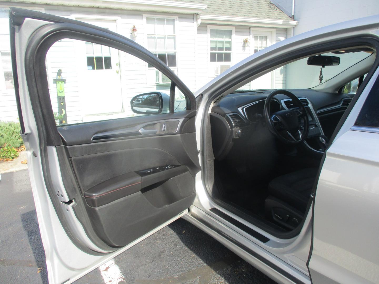 2015 SILVER Ford Fusion SE (3FA6P0H73FR) with an 2.5L L4 DOHC 16V engine, located at 540a Delsea Drive, Sewell, NJ, 08080, (987) 867-5309, 39.752560, -75.111206- Photo#10