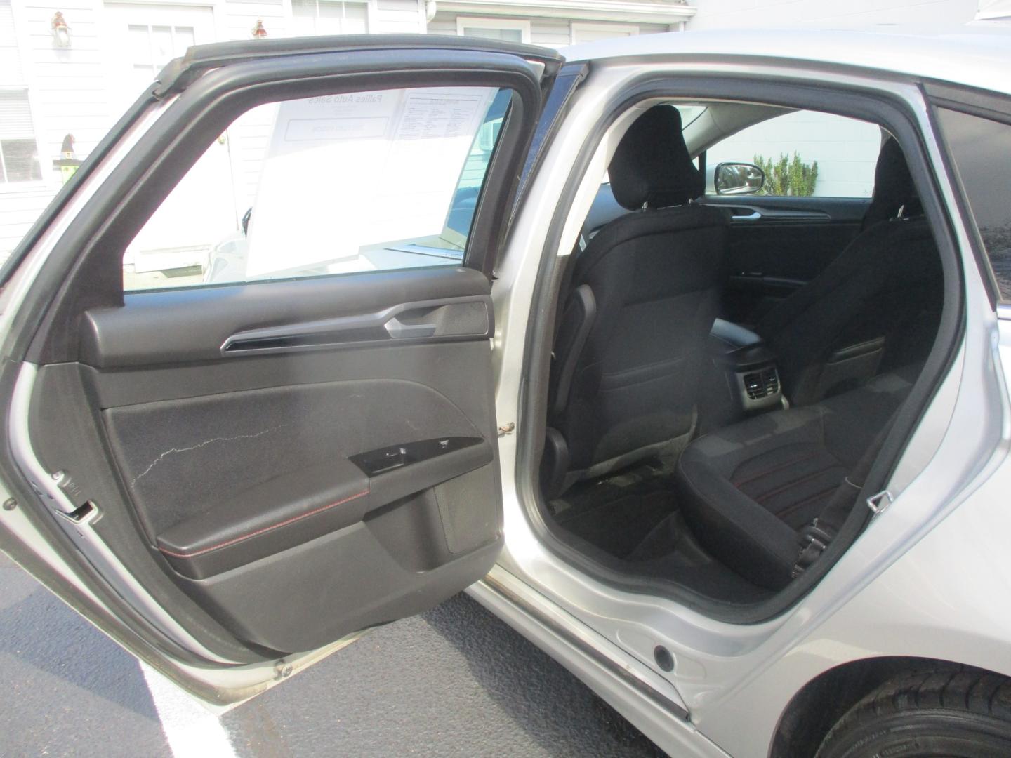 2015 SILVER Ford Fusion SE (3FA6P0H73FR) with an 2.5L L4 DOHC 16V engine, located at 540a Delsea Drive, Sewell, NJ, 08080, (987) 867-5309, 39.752560, -75.111206- Photo#13