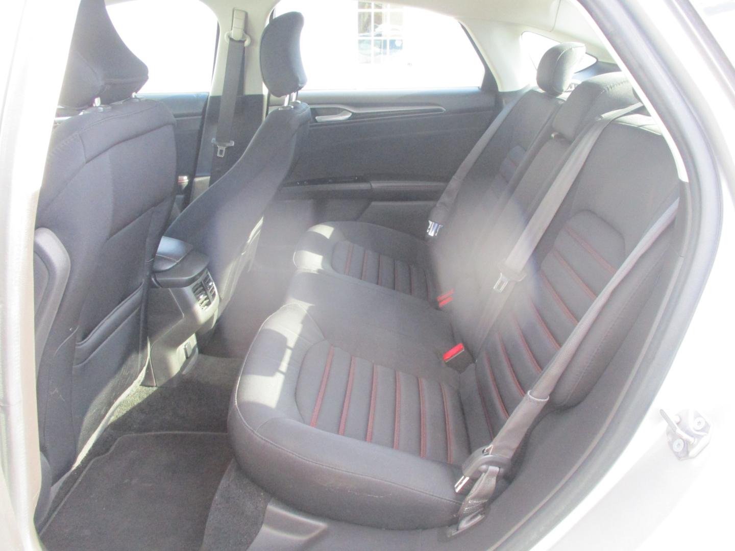 2015 SILVER Ford Fusion SE (3FA6P0H73FR) with an 2.5L L4 DOHC 16V engine, located at 540a Delsea Drive, Sewell, NJ, 08080, (987) 867-5309, 39.752560, -75.111206- Photo#15