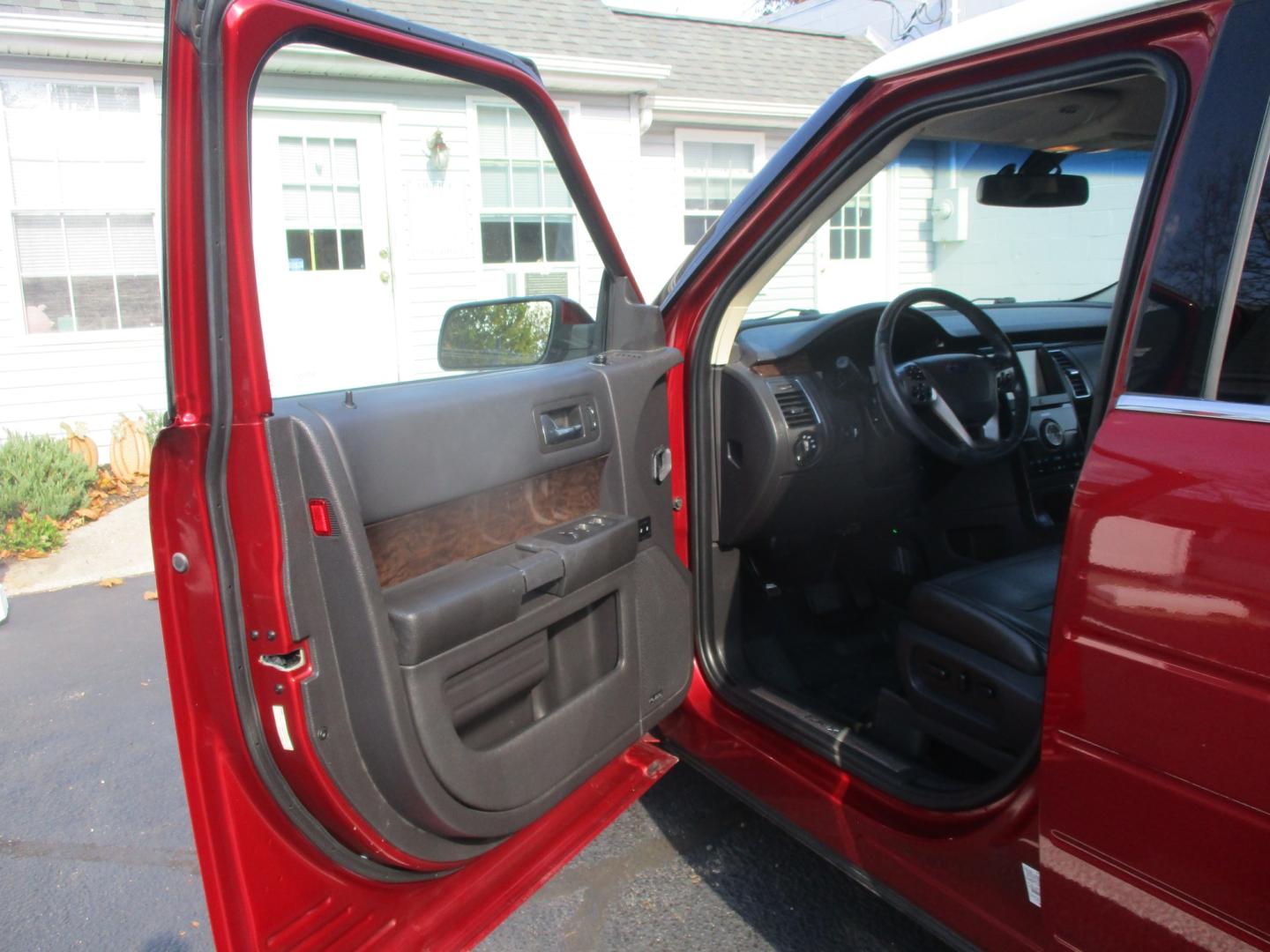 2014 RED Ford Flex Limited AWD (2FMHK6D85EB) with an 3.5L V6 DOHC 24V engine, 6-Speed Automatic Overdrive transmission, located at 540a Delsea Drive, Sewell, NJ, 08080, (987) 867-5309, 39.752560, -75.111206- Photo#9