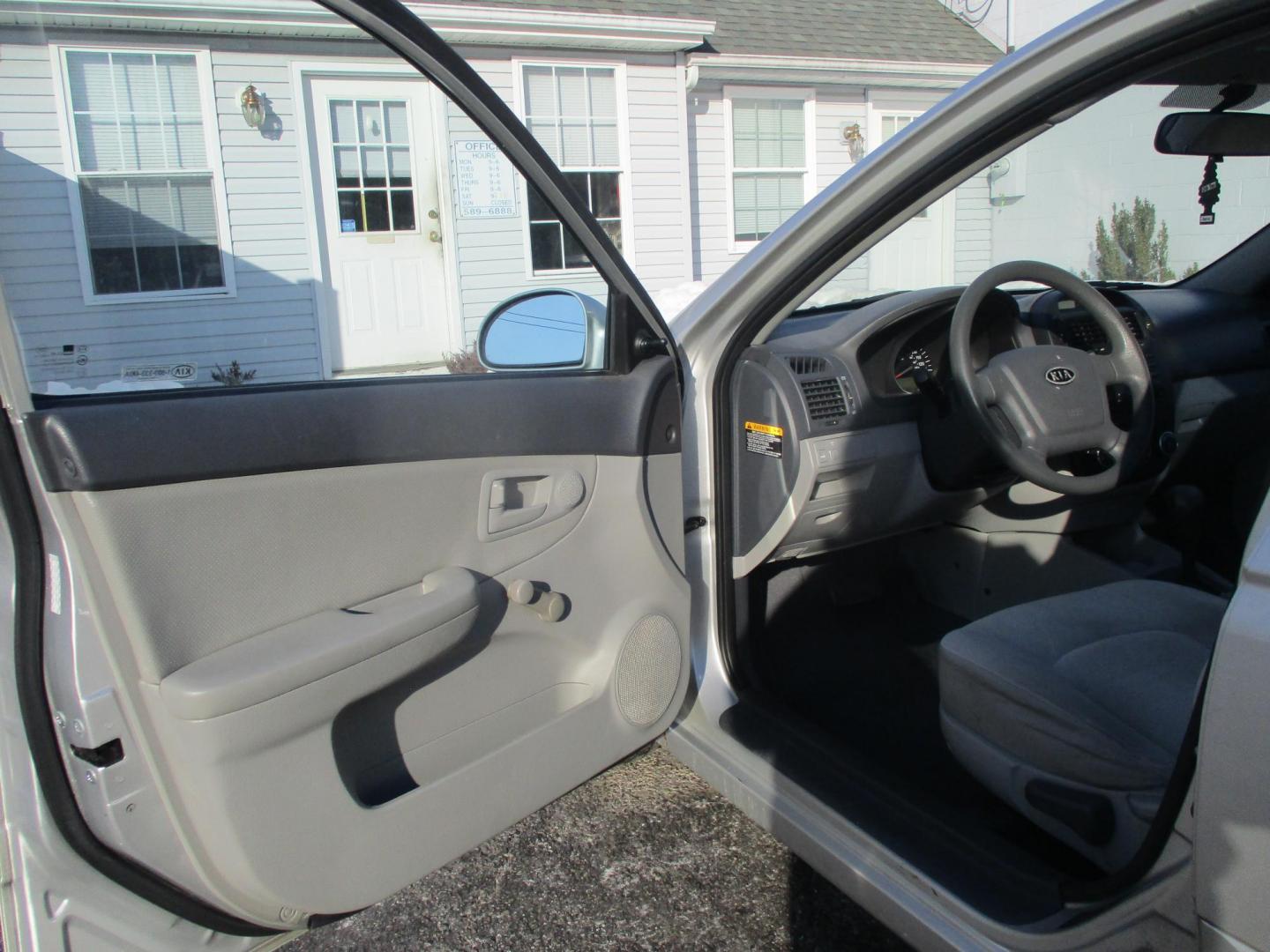2009 SILVER Kia Spectra EX (KNAFE221095) with an 2.0L L4 DOHC 16V engine, AUTOMATIC transmission, located at 540a Delsea Drive, Sewell, NJ, 08080, (987) 867-5309, 39.752560, -75.111206 - Photo#10