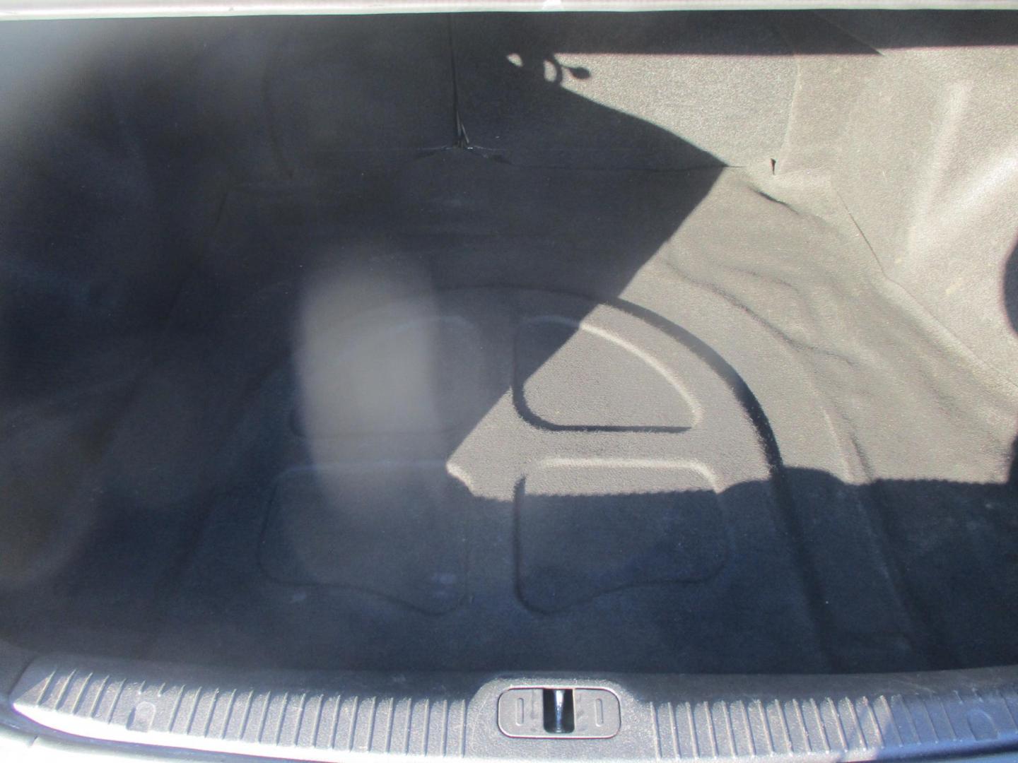 2009 SILVER Kia Spectra EX (KNAFE221095) with an 2.0L L4 DOHC 16V engine, AUTOMATIC transmission, located at 540a Delsea Drive, Sewell, NJ, 08080, (987) 867-5309, 39.752560, -75.111206 - Photo#24