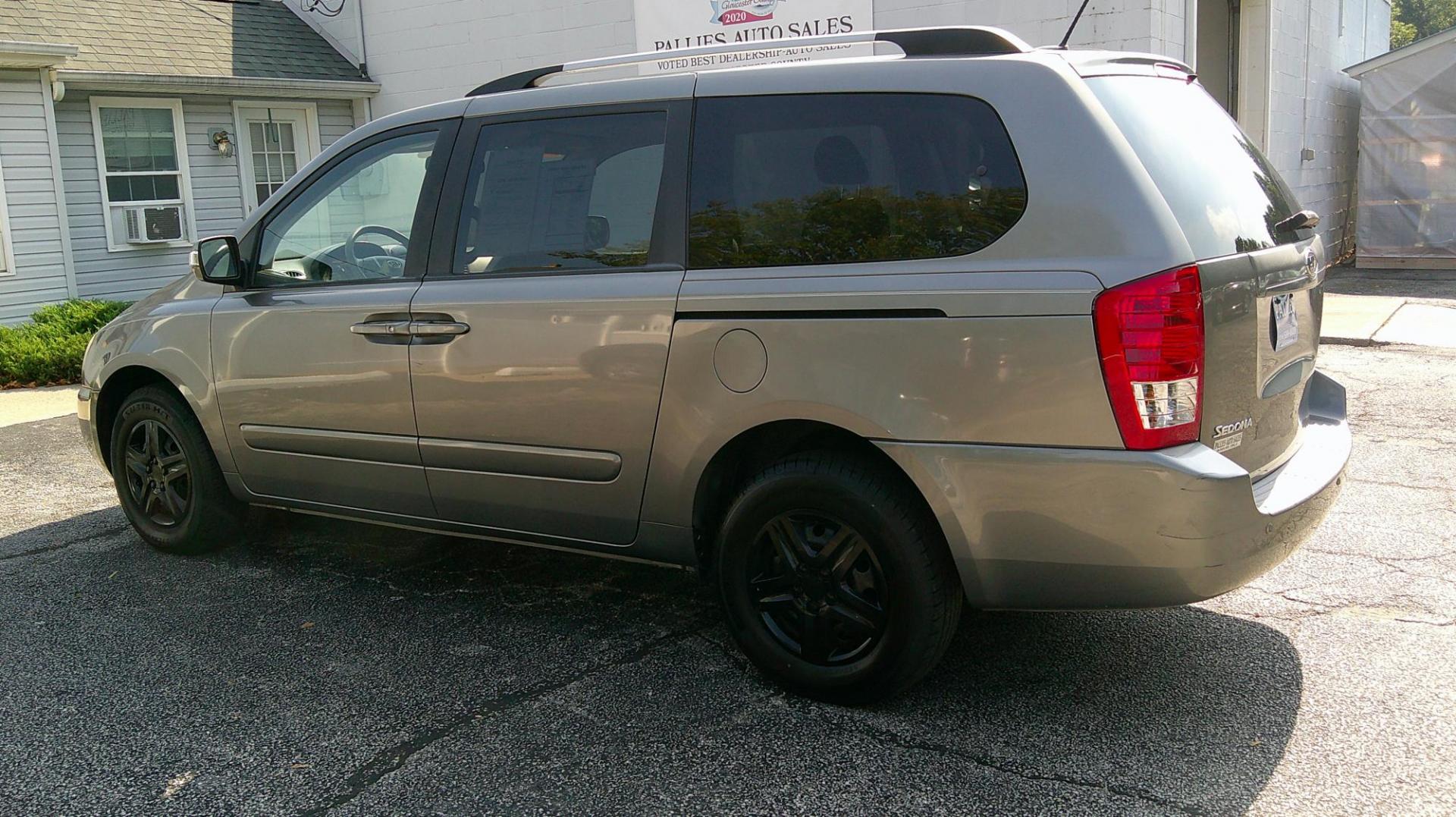 2011 GRAY Kia Sedona LX LWB (KNDMG4C76B6) with an 3.8L V6 DOHC 24V engine, 5-Speed Automatic transmission, located at 540a Delsea Drive, Sewell, NJ, 08080, (987) 867-5309, 39.752560, -75.111206 - Photo#3