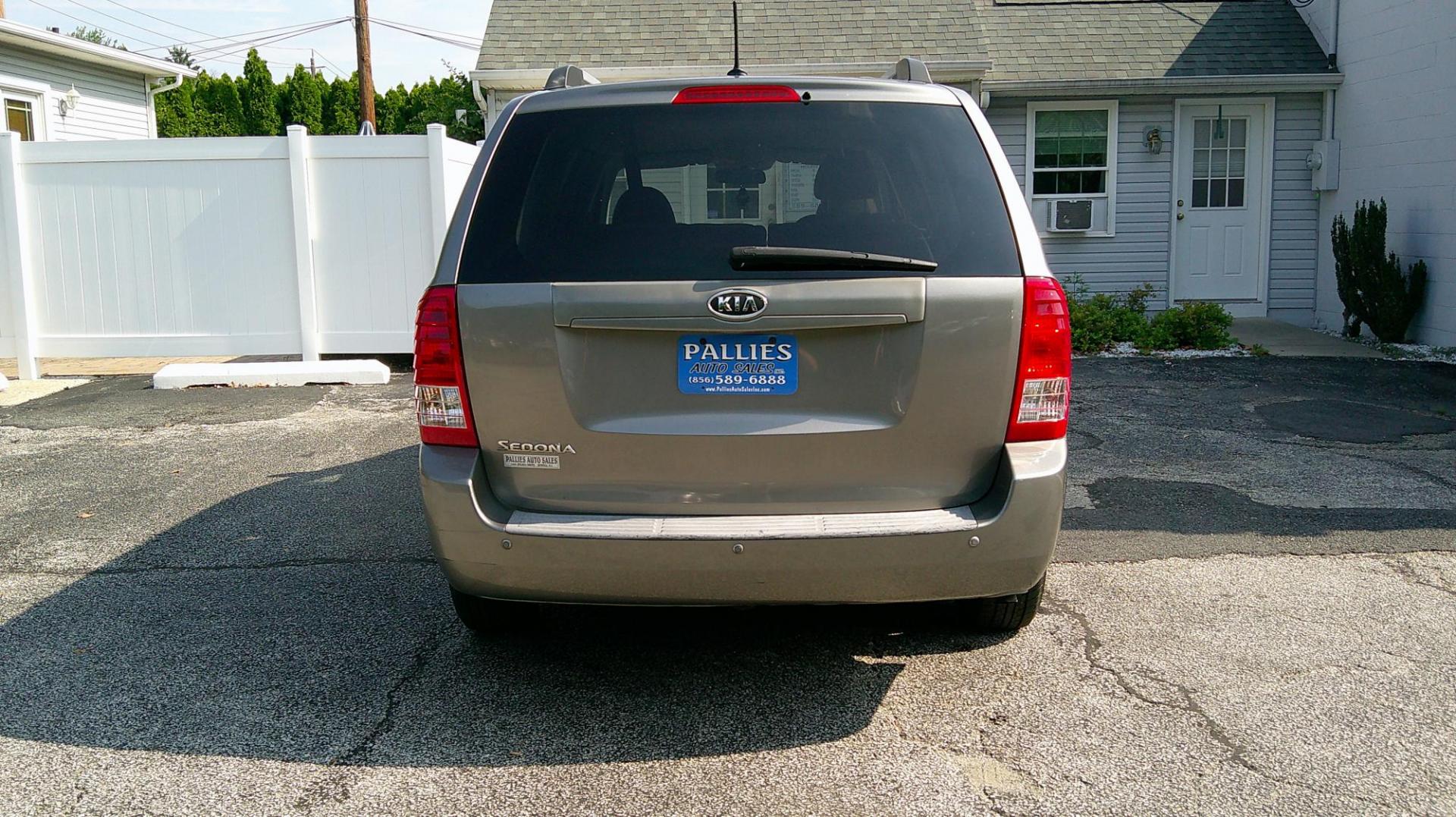 2011 GRAY Kia Sedona LX LWB (KNDMG4C76B6) with an 3.8L V6 DOHC 24V engine, 5-Speed Automatic transmission, located at 540a Delsea Drive, Sewell, NJ, 08080, (987) 867-5309, 39.752560, -75.111206 - Photo#4